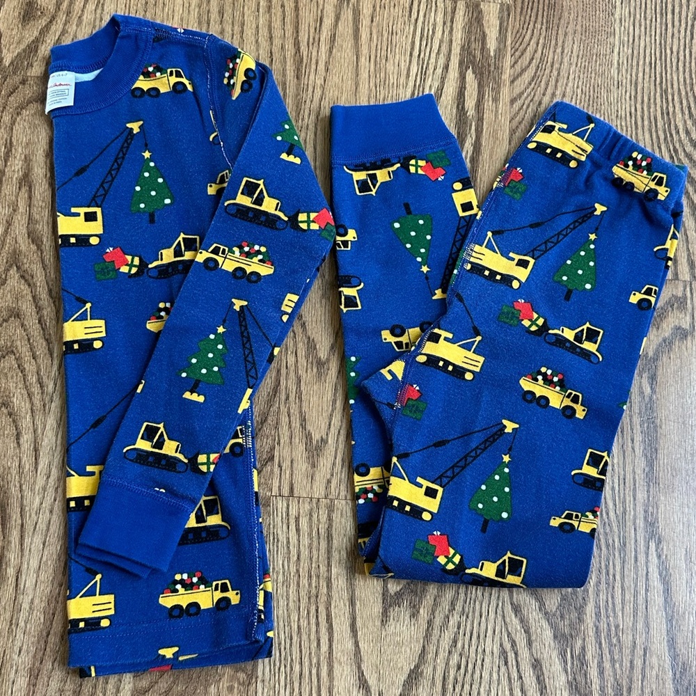 Hanna Andersson Blue and Yellow Construction Pajama Set kids 6-7